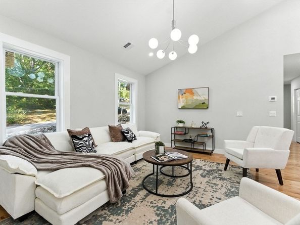 21 Hospital Hill Rd, Gardner MA 01440