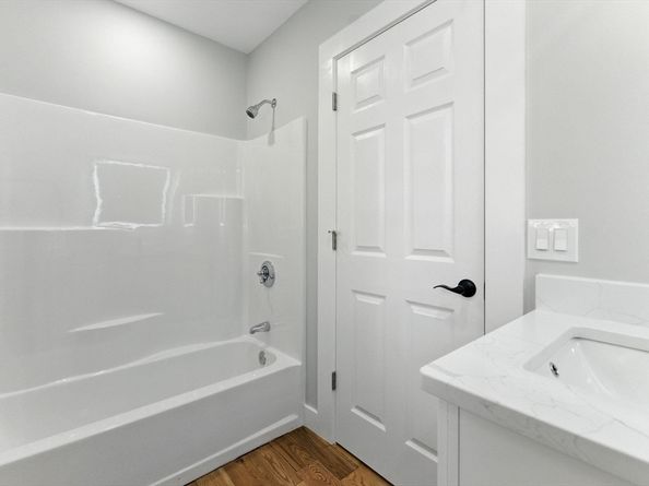 21 Hospital Hill Rd, Gardner MA 01440