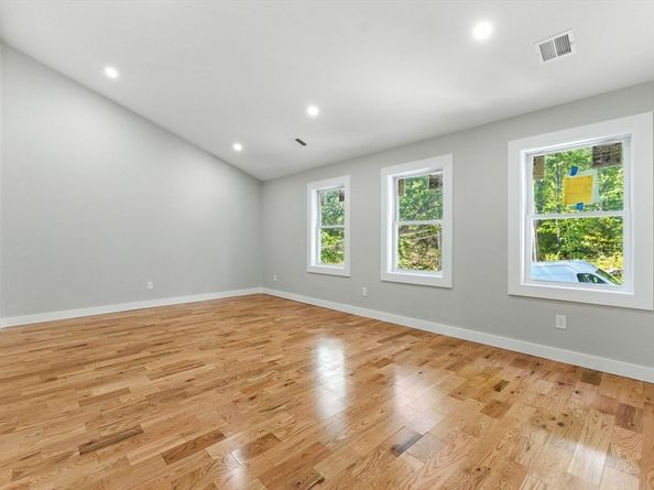 21 Hospital Hill Rd, Gardner MA 01440