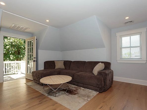 79 Robert St 3, Boston MA 02131