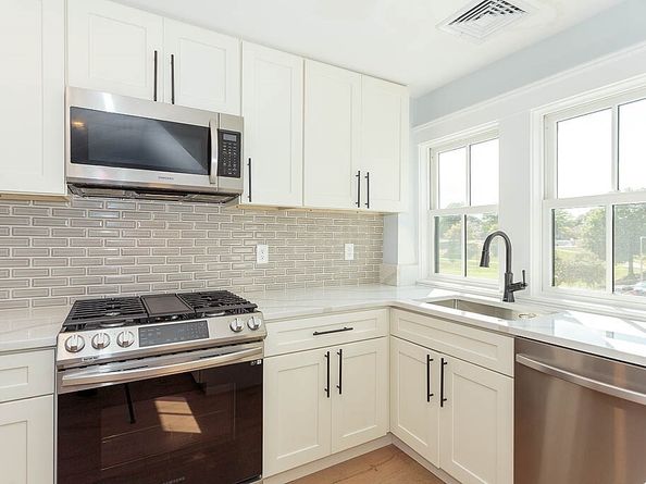 79 Robert St 3, Boston MA 02131