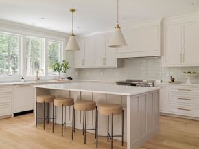 10 Bird Hill Ave, Wellesley MA 02481