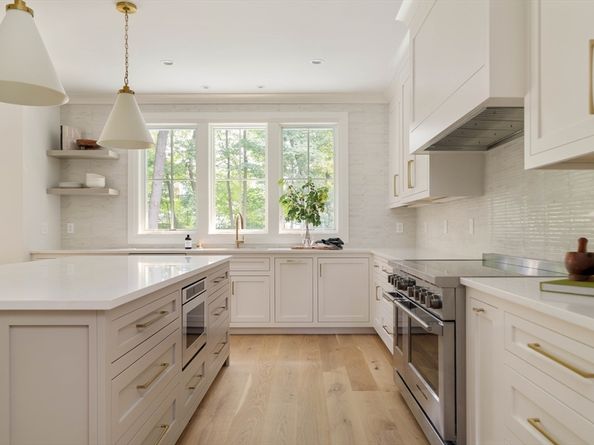10 Bird Hill Ave, Wellesley MA 02481