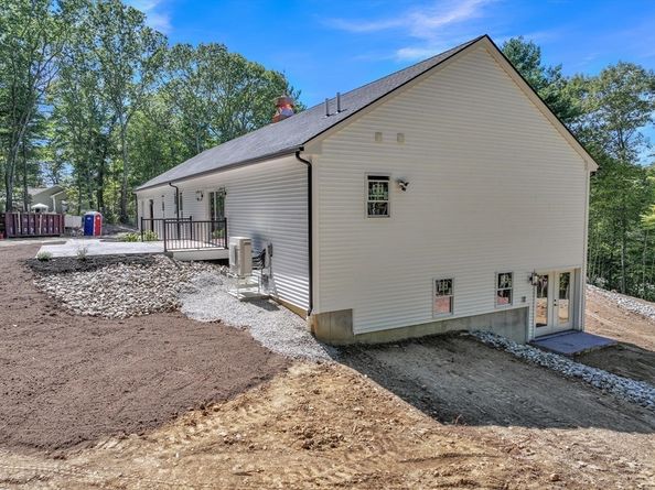 68 Lackey Dam Rd, Sutton MA 01590