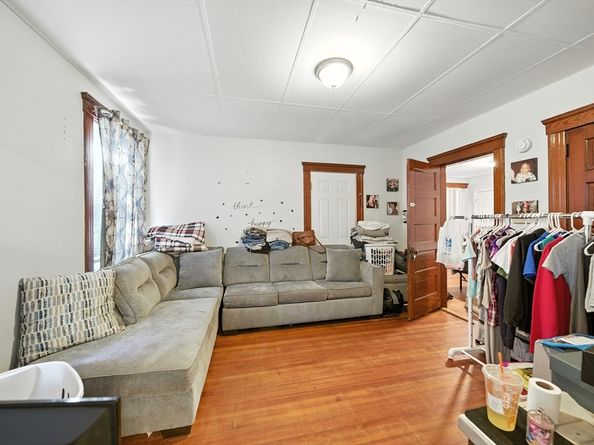 5 Robinson St, Webster MA 01570