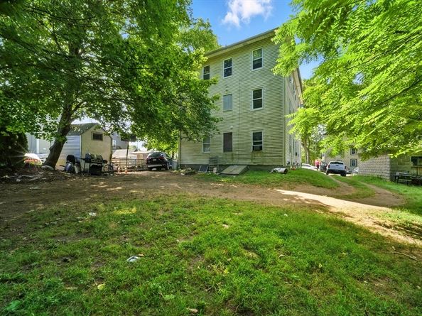 5 Robinson St, Webster MA 01570