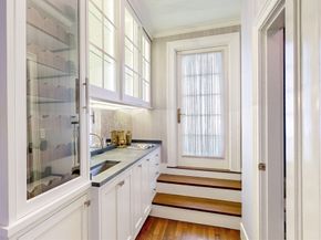 9 Chestnut St, Boston MA 02108