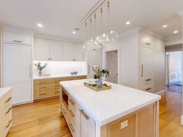 9 Chestnut St, Boston MA 02108
