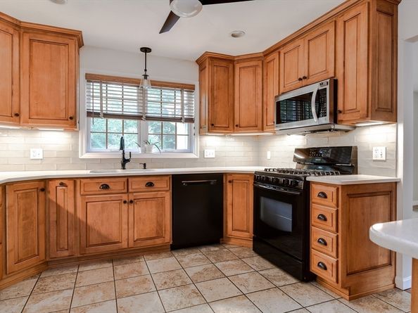 39 Creeper Hill Road, Grafton MA 01536