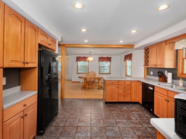 67 Russell St, Peabody MA 01960