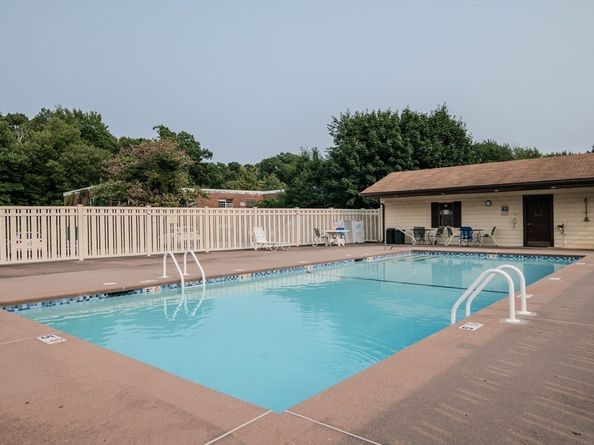 9 Royal Crest Dr 12, Randolph MA 02368