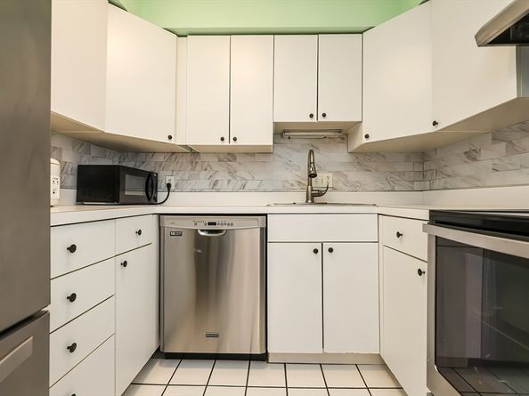 9 Royal Crest Dr 12, Randolph MA 02368