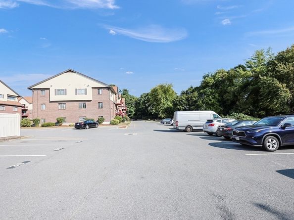 9 Royal Crest Dr 12, Randolph MA 02368