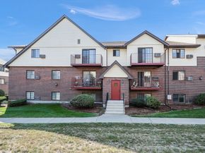 9 Royal Crest Dr 12, Randolph MA 02368