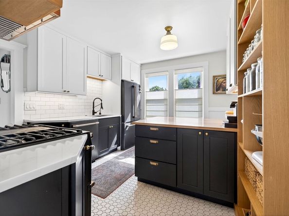 18 Saint Rose St 3, Boston MA 02130