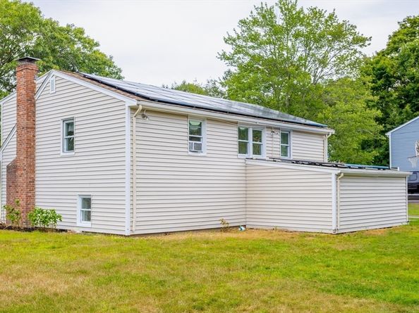 96 Roberts Ave, Holbrook MA 02343