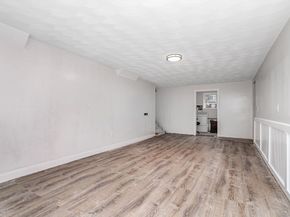 96 Roberts Ave, Holbrook MA 02343