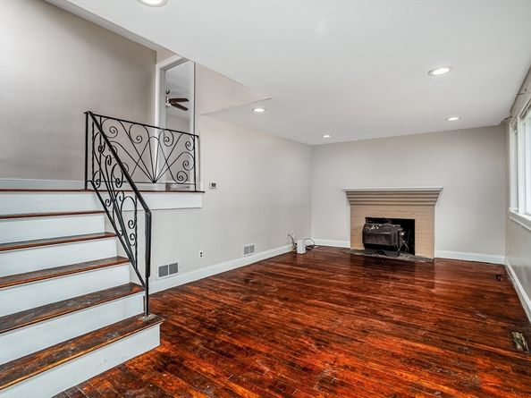 96 Roberts Ave, Holbrook MA 02343