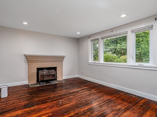 96 Roberts Ave, Holbrook MA 02343