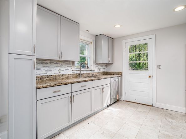 96 Roberts Ave, Holbrook MA 02343