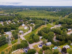 96 Roberts Ave, Holbrook MA 02343