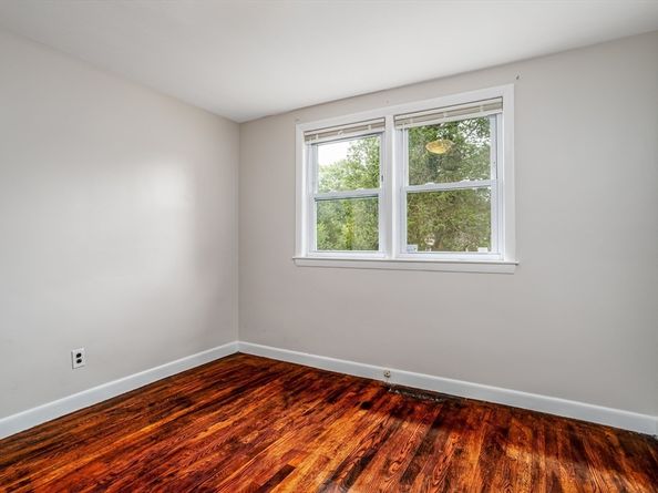 96 Roberts Ave, Holbrook MA 02343