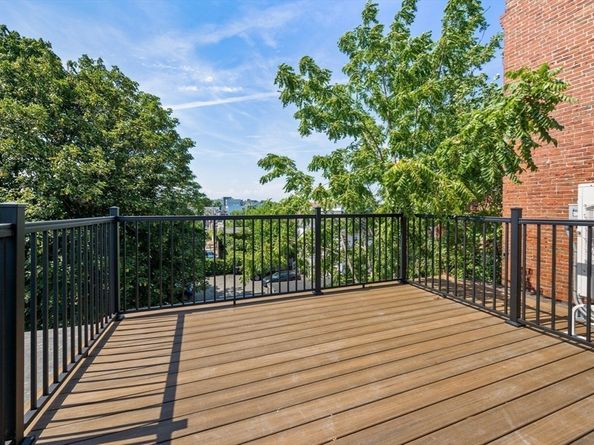 3 Franklin St 4, Somerville MA 02145