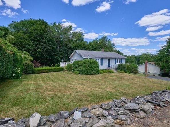 597 Willard St, Leominster MA 01453
