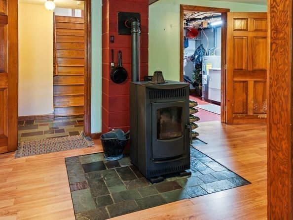 597 Willard St, Leominster MA 01453