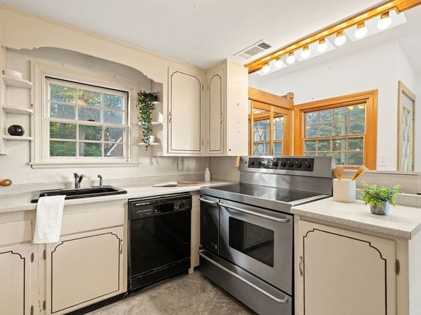 11 Stevens Terrace, Arlington MA 02476