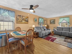 35 Parsons Hill Dr, Worcester MA 01603