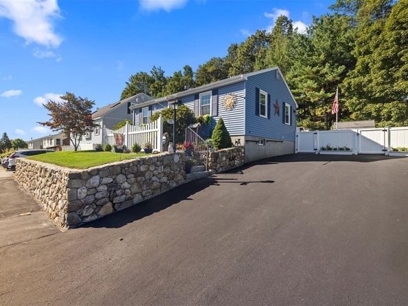 35 Parsons Hill Dr, Worcester MA 01603