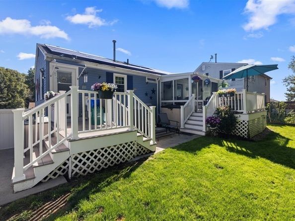 35 Parsons Hill Dr, Worcester MA 01603
