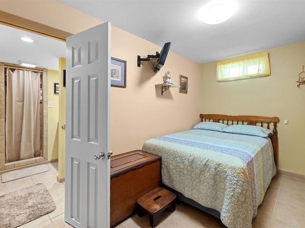 35 Parsons Hill Dr, Worcester MA 01603