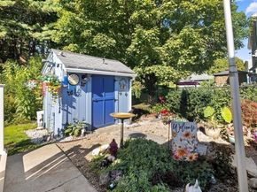 35 Parsons Hill Dr, Worcester MA 01603