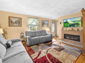 35 Parsons Hill Dr, Worcester MA 01603