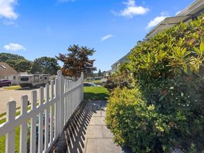 35 Parsons Hill Dr, Worcester MA 01603