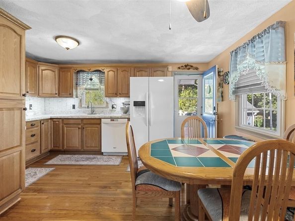 35 Parsons Hill Dr, Worcester MA 01603