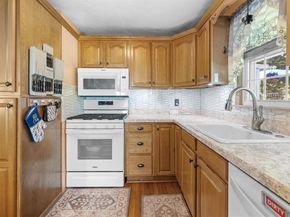 35 Parsons Hill Dr, Worcester MA 01603