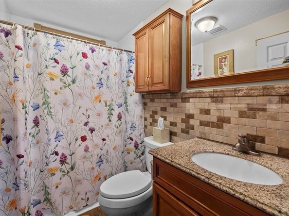 35 Parsons Hill Dr, Worcester MA 01603