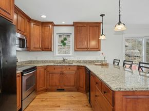 171 Whitins Rd, Sutton MA 01590