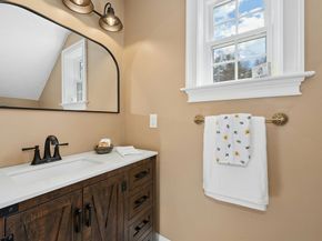 171 Whitins Rd, Sutton MA 01590