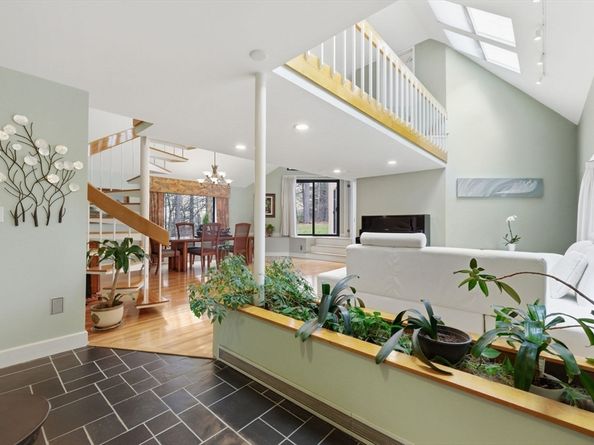 40 Lincoln Cir E, Andover MA 01810