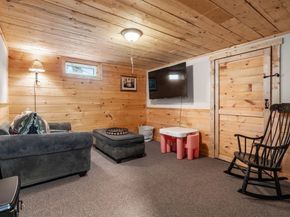 2 Pond St, Uxbridge MA 01569