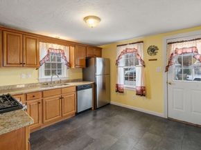 2 Pond St, Uxbridge MA 01569