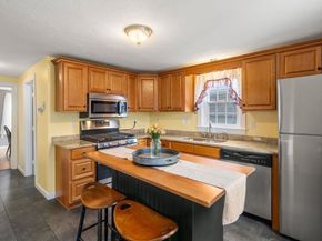 2 Pond St, Uxbridge MA 01569
