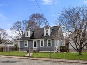 2 Pond St, Uxbridge MA 01569