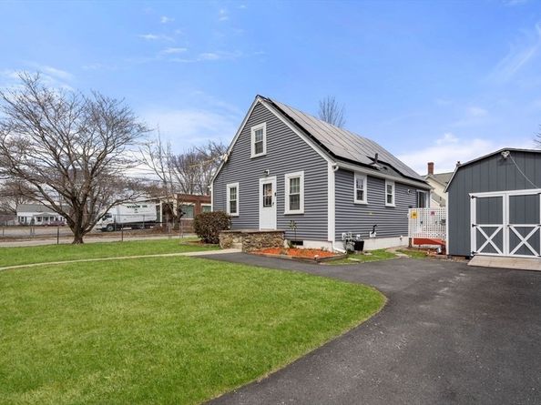 2 Pond St, Uxbridge MA 01569