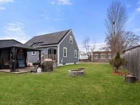 2 Pond St, Uxbridge MA 01569