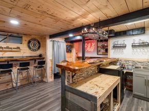 2 Pond St, Uxbridge MA 01569